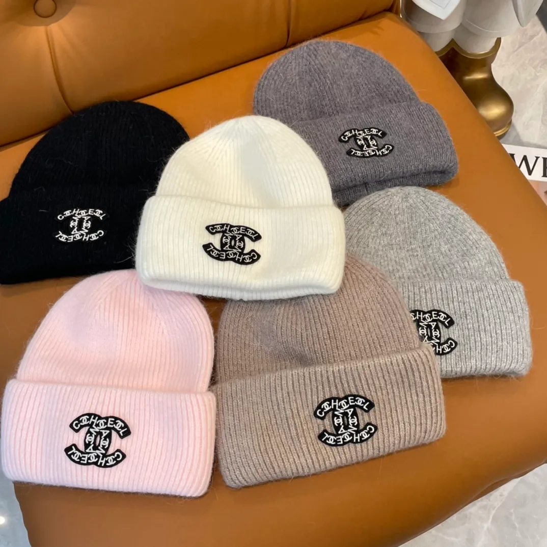 P56 comes with dust bag 🌺 [CHANEL] New rabbit fur knitted hat, Xiaohongshu, the main recommendation of major Internet celebrities! Thicker and warmer, fashionable and popular🌸First-class texture, the best brand for keeping warm in autumn and winter, order now, limited quantity available