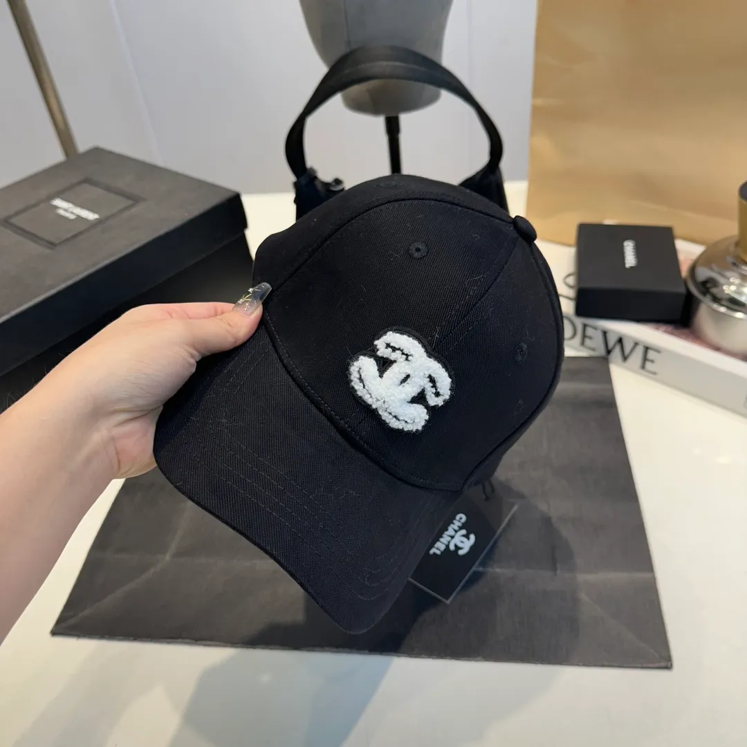 P60 Chanel's new autumn and winter classic casual and trendy style simple baseball cap🧢Japanese and Korean style, looks great with any combination! A must-have when traveling