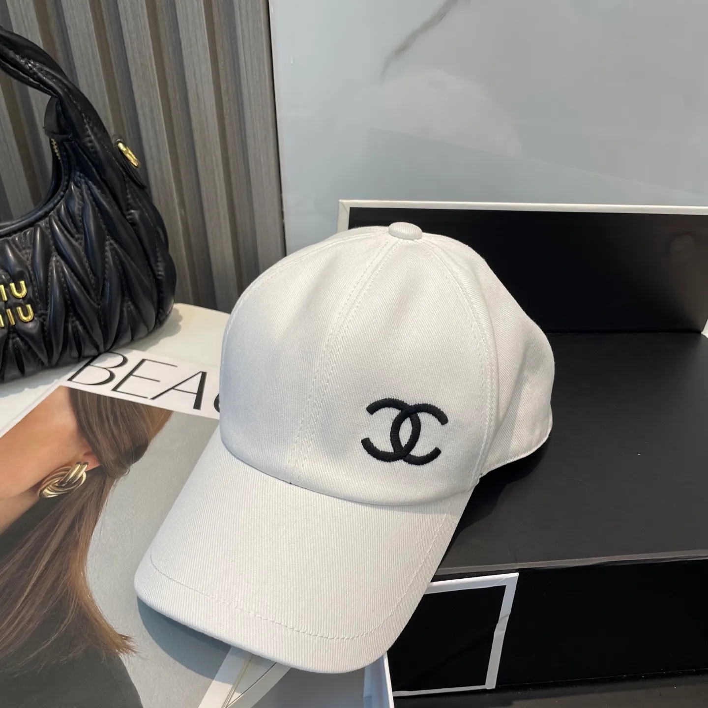 P96 Chanel (Chanel) counter new double-sided embroidered baseball cap🧢1:1 mold customization, three-dimensional embroidery, exquisite and flawless! 100% pure cotton fabric, original factory quality, exclusive physical photography.