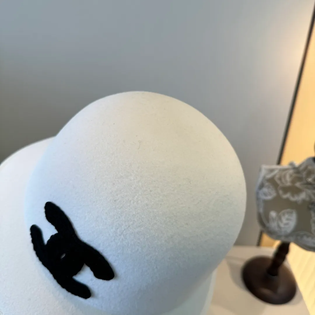 💰190¥ White Chanel basin hat, 100% wool fabric 🦙%, head circumference 57cm