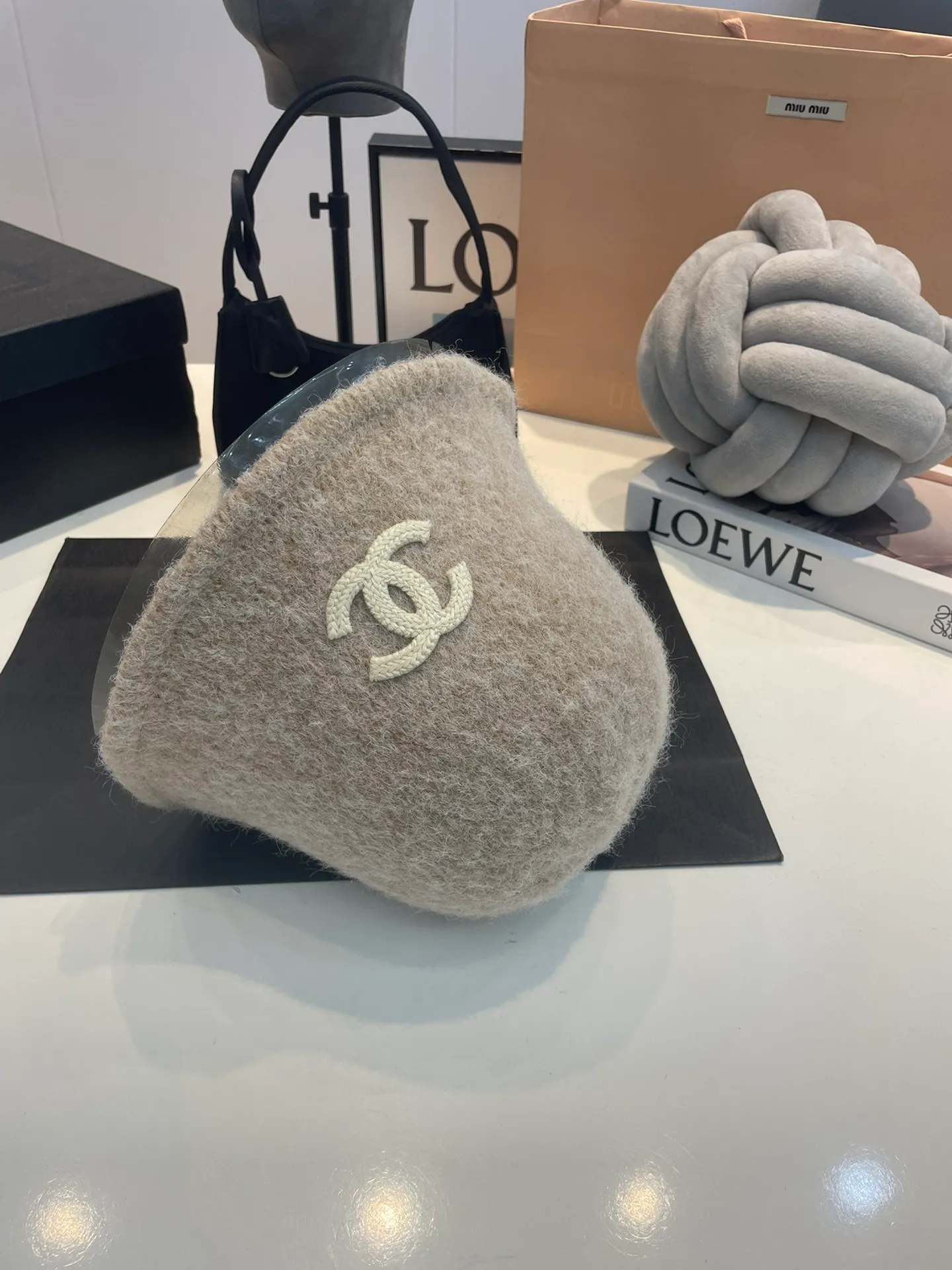 P60 CHANEL Chanel 2023 new autumn and winter plush knitted bucket hat fisherman hat, a must-have for going out and easy to match, hurry up and get it