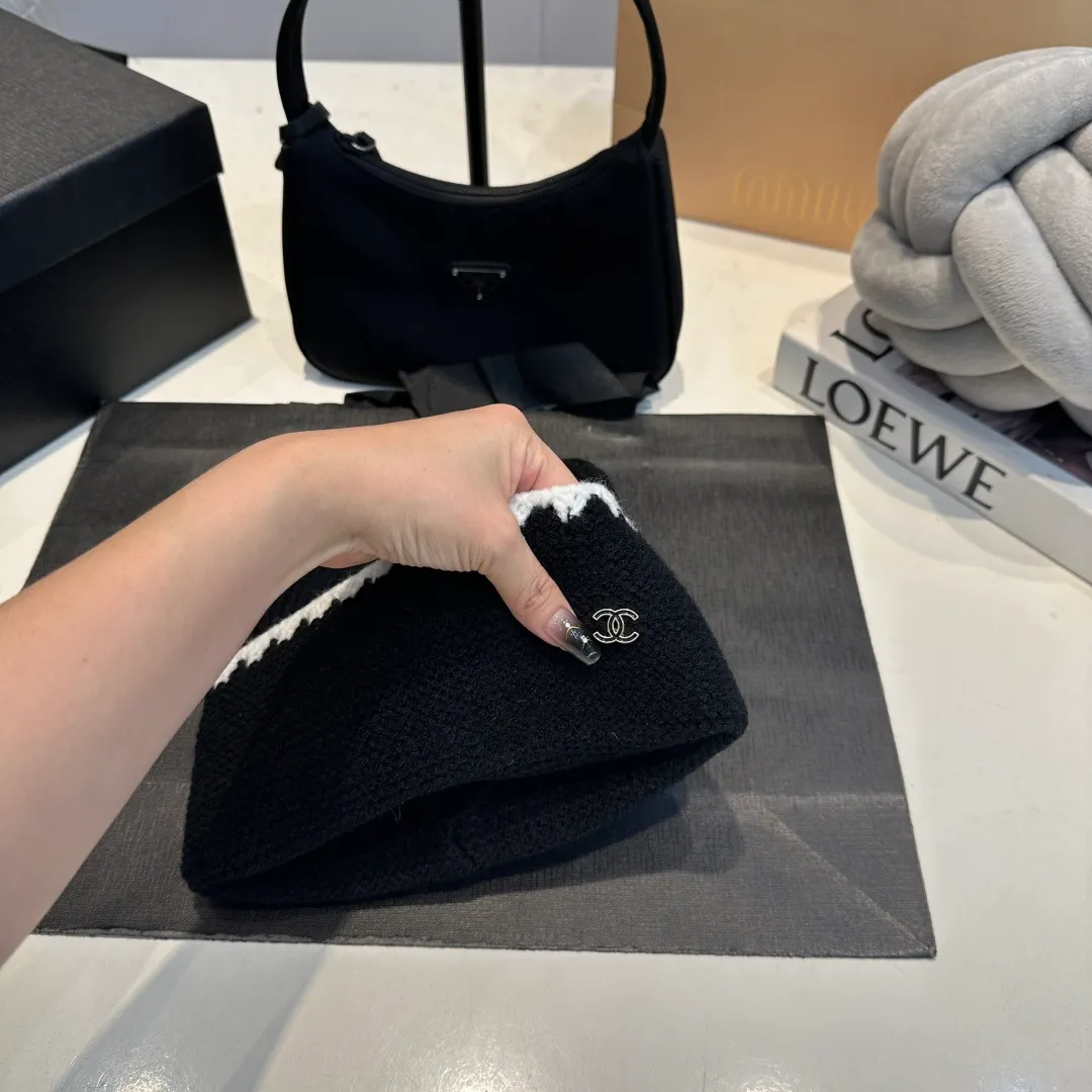 P50 Cha.nel official website quality Chanel autumn and winter woolen hat recommended by Internet celebrity fashion bloggers, Xiaohongshu's popular style, super soft and comfortable knitted hat with excellent elasticity!