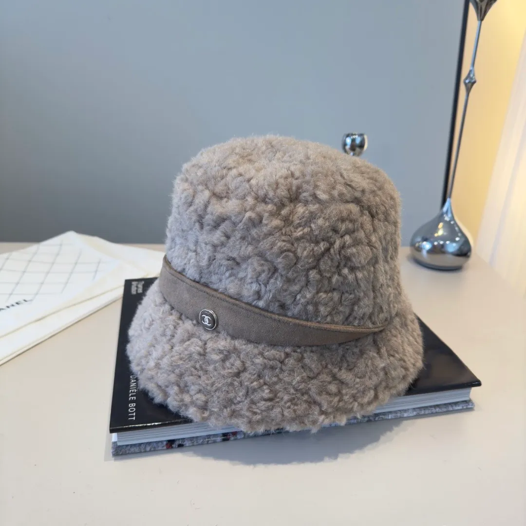 💰100¥ Chanel new buckskin bucket hat, plus velvet ear protection hat, head circumference 57cm