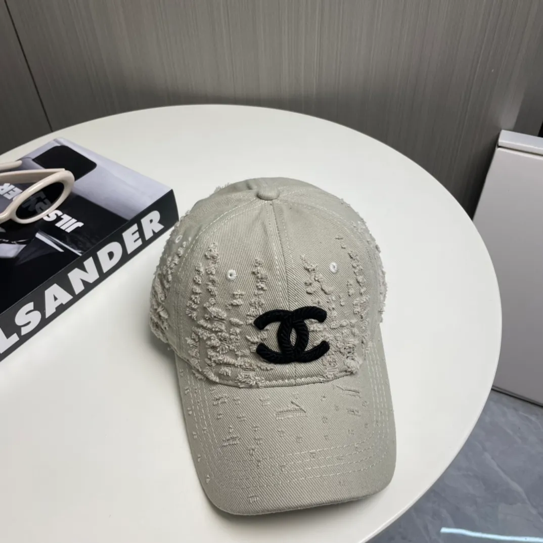 P66 CHANEL 25 new baseball cap, classic and simple logo, fashionable and casual design, popular new product