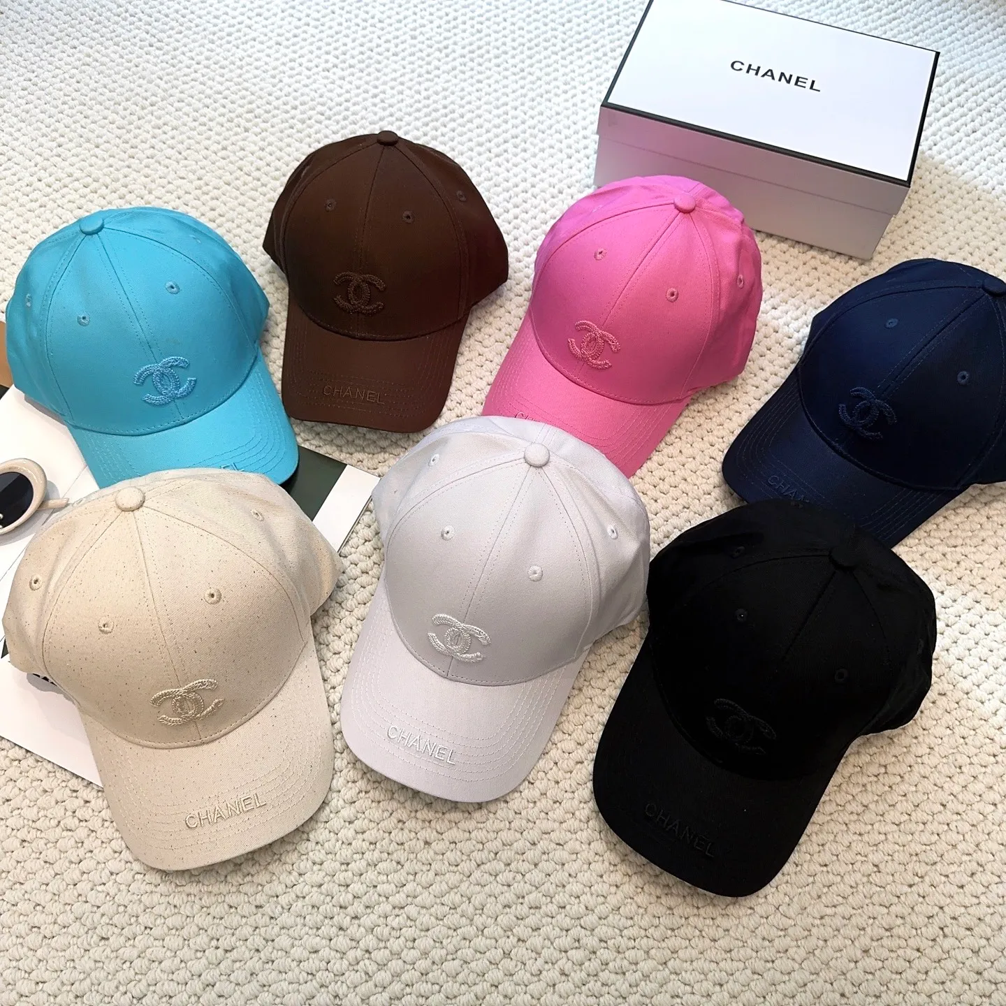 P66 CHANEL Chanel] New simple embroidered logo baseball cap🧢New model shipped, big brand style is super easy to match, hurry up and get it