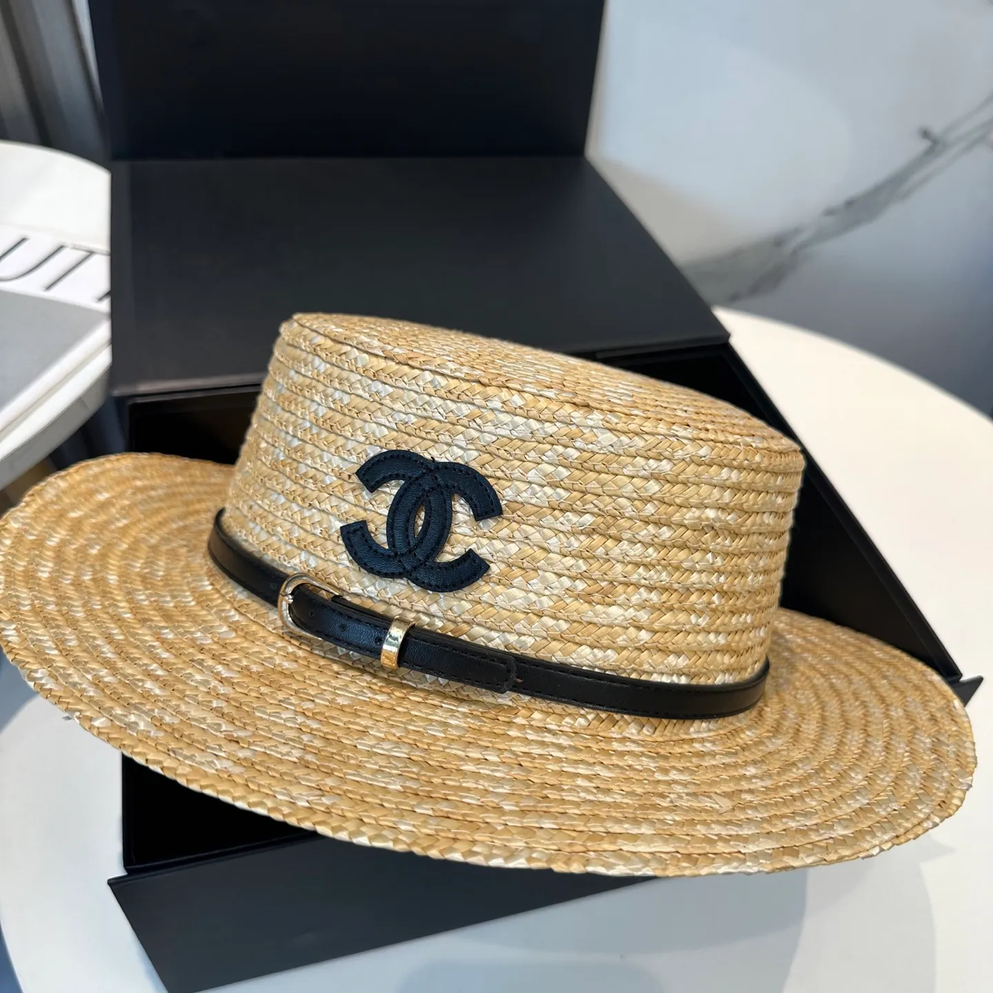 P90 Chanel 2025 new flat-top straw hat, advanced customization, lady style, attention to detail, sun protection and UV protection in summer, a must-have for travel, versatile and good-looking