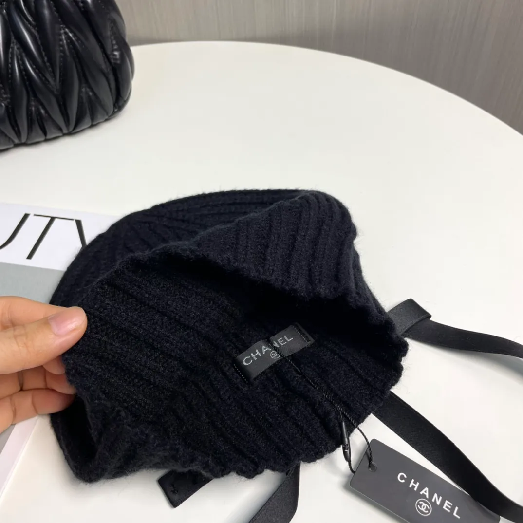 P60 CHANEL Chanel bow beanie, planted by Jennie, the heart beats the action, chanel24b’s latest autumn and winter new product, bow decoration + double C logo diamond embellishment wool knitted cold hat Xiaohongshu Internet celebrity hot style