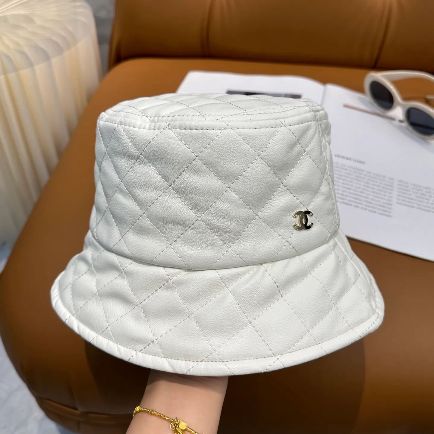 P66 Chanel, new autumn and winter product, leather plaid fisherman hat with exquisite details, counter quality and full of personality