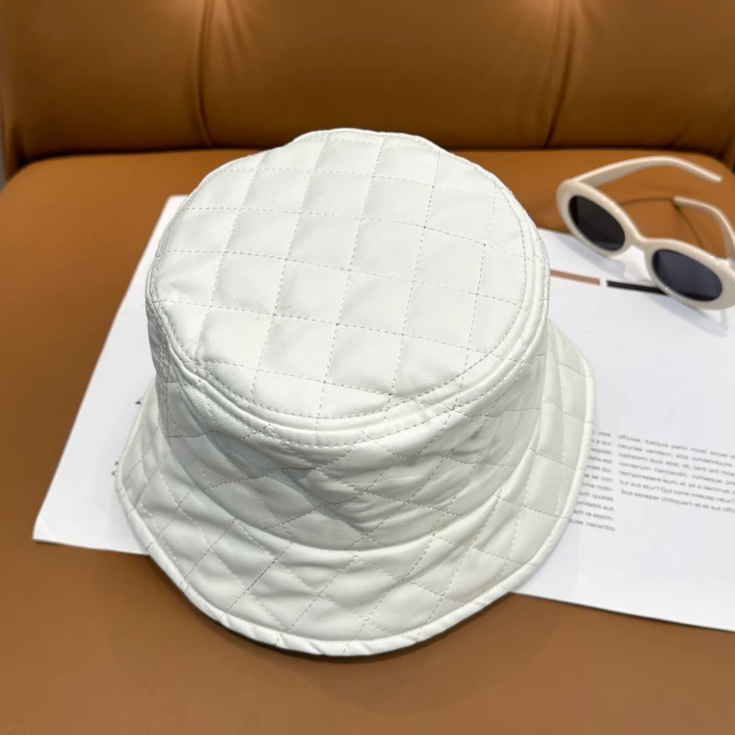 P66 Chanel, new autumn and winter product, leather plaid fisherman hat with exquisite details, counter quality and full of personality