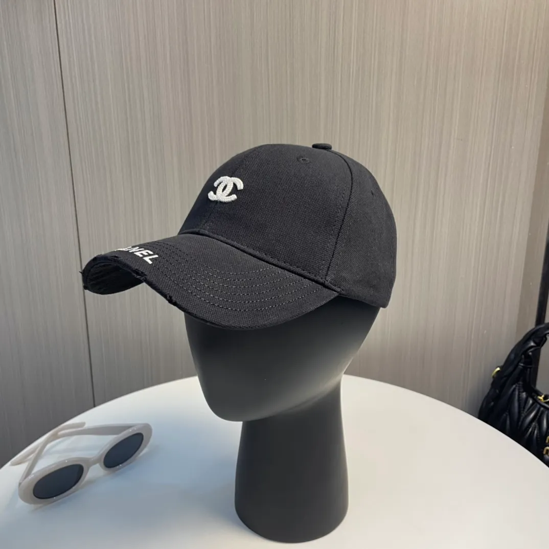 P50 CHANEL [Chanel] New simple embroidered logo baseball cap, new model shipped, big brand style is super easy to match, hurry up and get it!