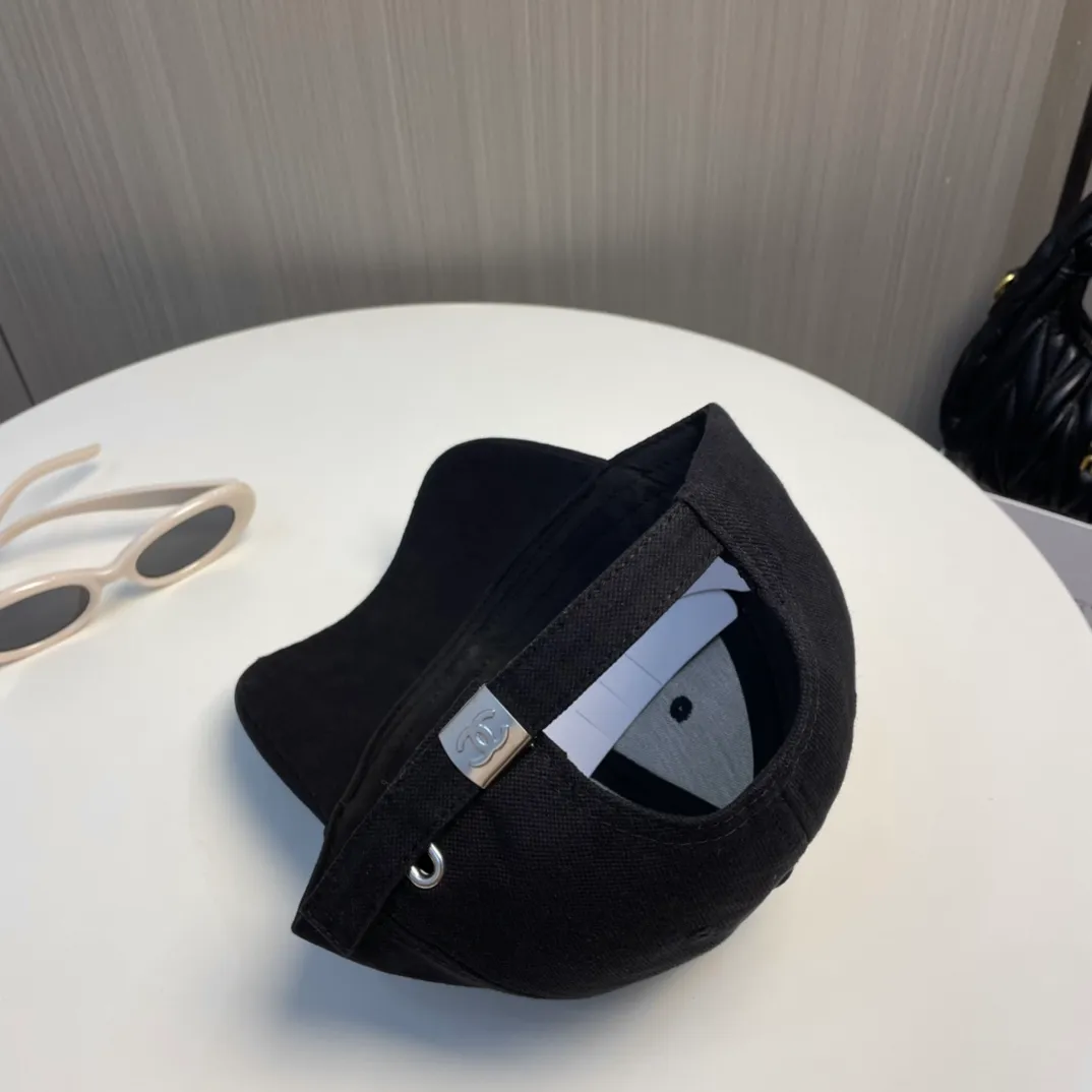 P50 CHANEL [Chanel] New simple embroidered logo baseball cap, new model shipped, big brand style is super easy to match, hurry up and get it!