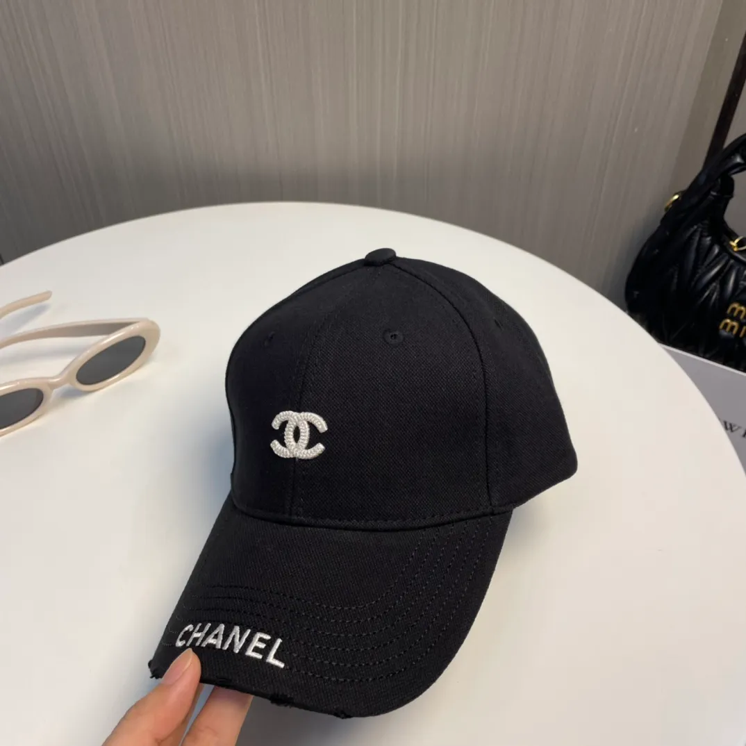 P50 CHANEL [Chanel] New simple embroidered logo baseball cap, new model shipped, big brand style is super easy to match, hurry up and get it!