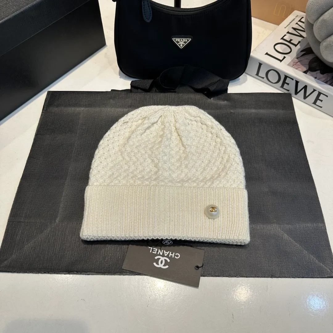 P70 Chanel Chanel knitted beanie