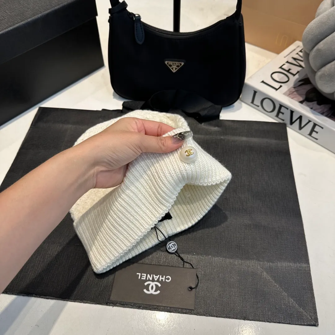 P70 Chanel Chanel knitted beanie