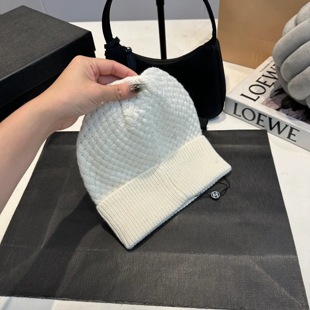 P70 Chanel Chanel knitted beanie