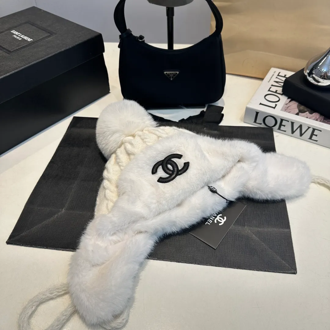 P70 Chanel Chanel's new rabbit fur ear protection hat, a must-have new style for autumn and winter