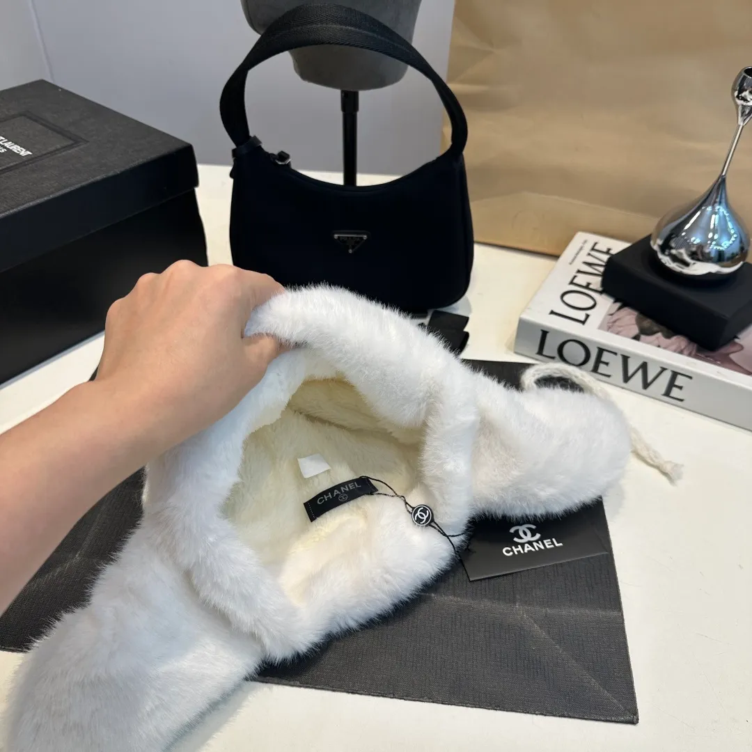 P70 Chanel Chanel's new rabbit fur ear protection hat, a must-have new style for autumn and winter