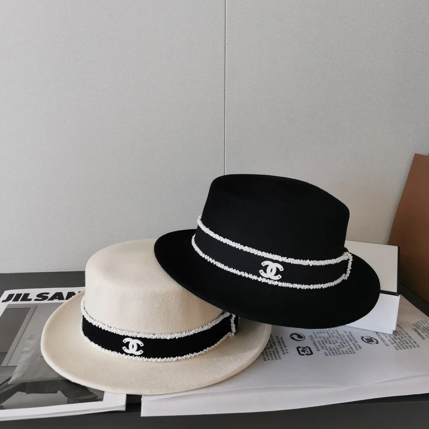 p150 Chanel Chanel 21 autumn and winter new woolen flat hat autumn and winter hat 🎩High-end and elegant lady style! A delicate top hat, I fell in love with it at first sight, high quality! Material: 100% wool Head circumference: 57cm
