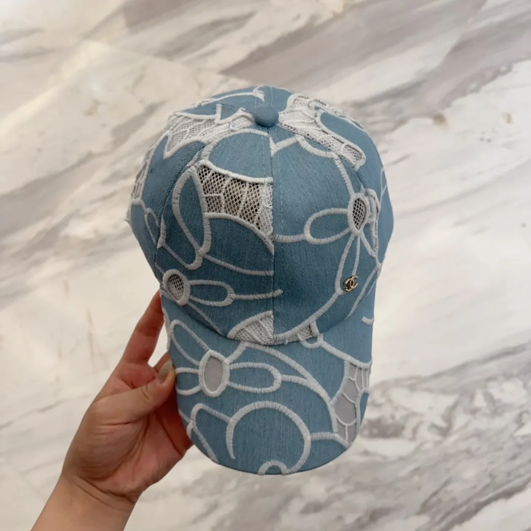 💰50 CHANEL Chanel’s new style🆕 Denim blue retro style baseball cap🔸 Take it out for holiday travel and look beautiful❕ Second-hand style. This kind of hat is not easy to match 😬 Ready in stock