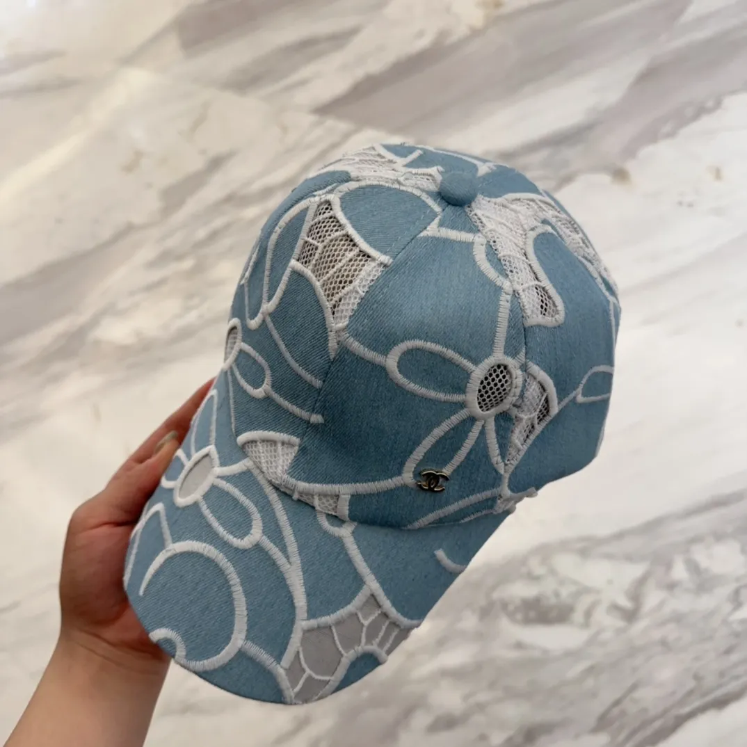 💰50 CHANEL Chanel’s new style🆕 Denim blue retro style baseball cap🔸 Take it out for holiday travel and look beautiful❕ Second-hand style. This kind of hat is not easy to match 😬 Ready in stock