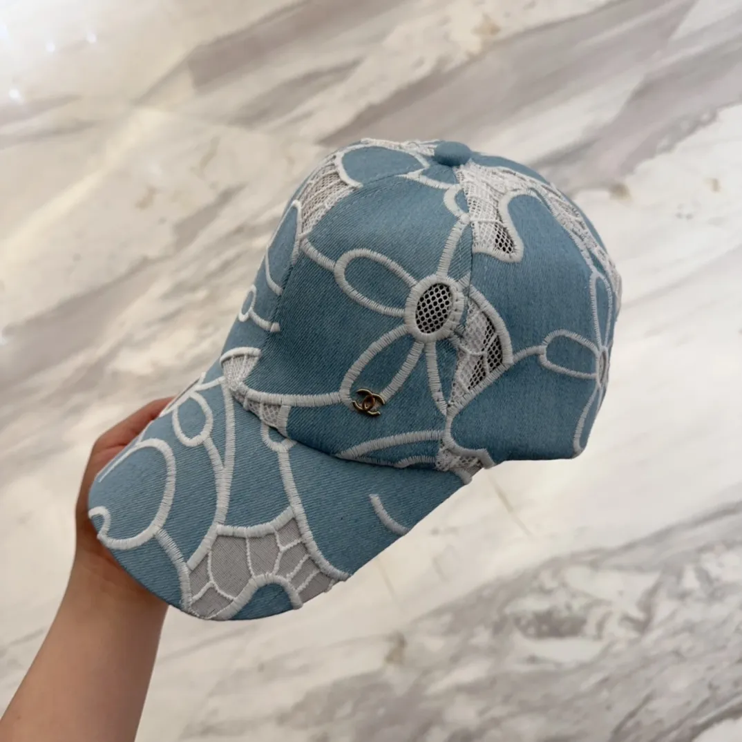 💰50 CHANEL Chanel’s new style🆕 Denim blue retro style baseball cap🔸 Take it out for holiday travel and look beautiful❕ Second-hand style. This kind of hat is not easy to match 😬 Ready in stock