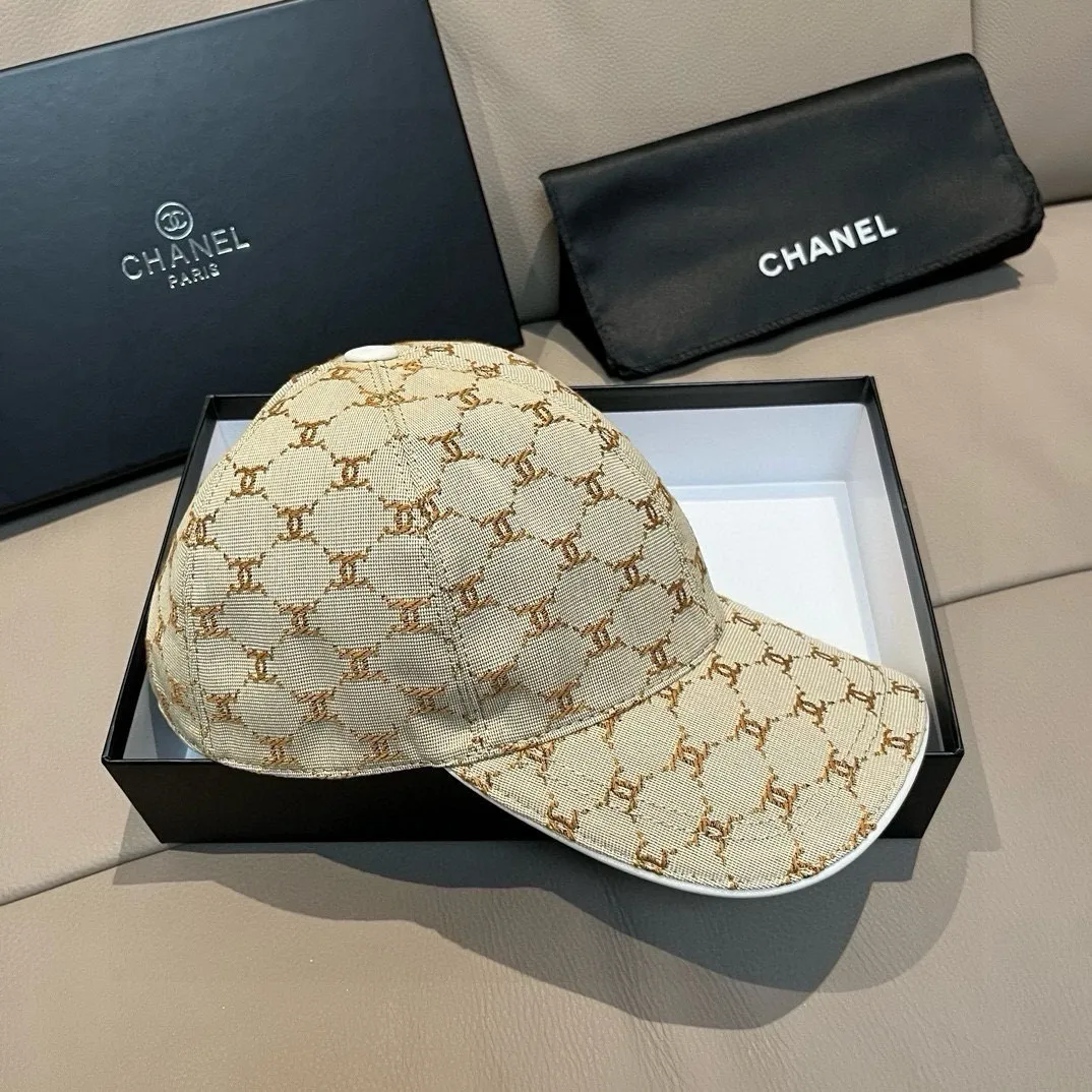 p90 new model shipped!   , Chanel (Chanel) new original baseball cap, small double C jacquard, 1:1 mold opening and customization at the counter, original canvas fabric + first layer of cowhide, light and breathable! The quality is great, the basic head circumference is 56cm, and the patch is adjustable.