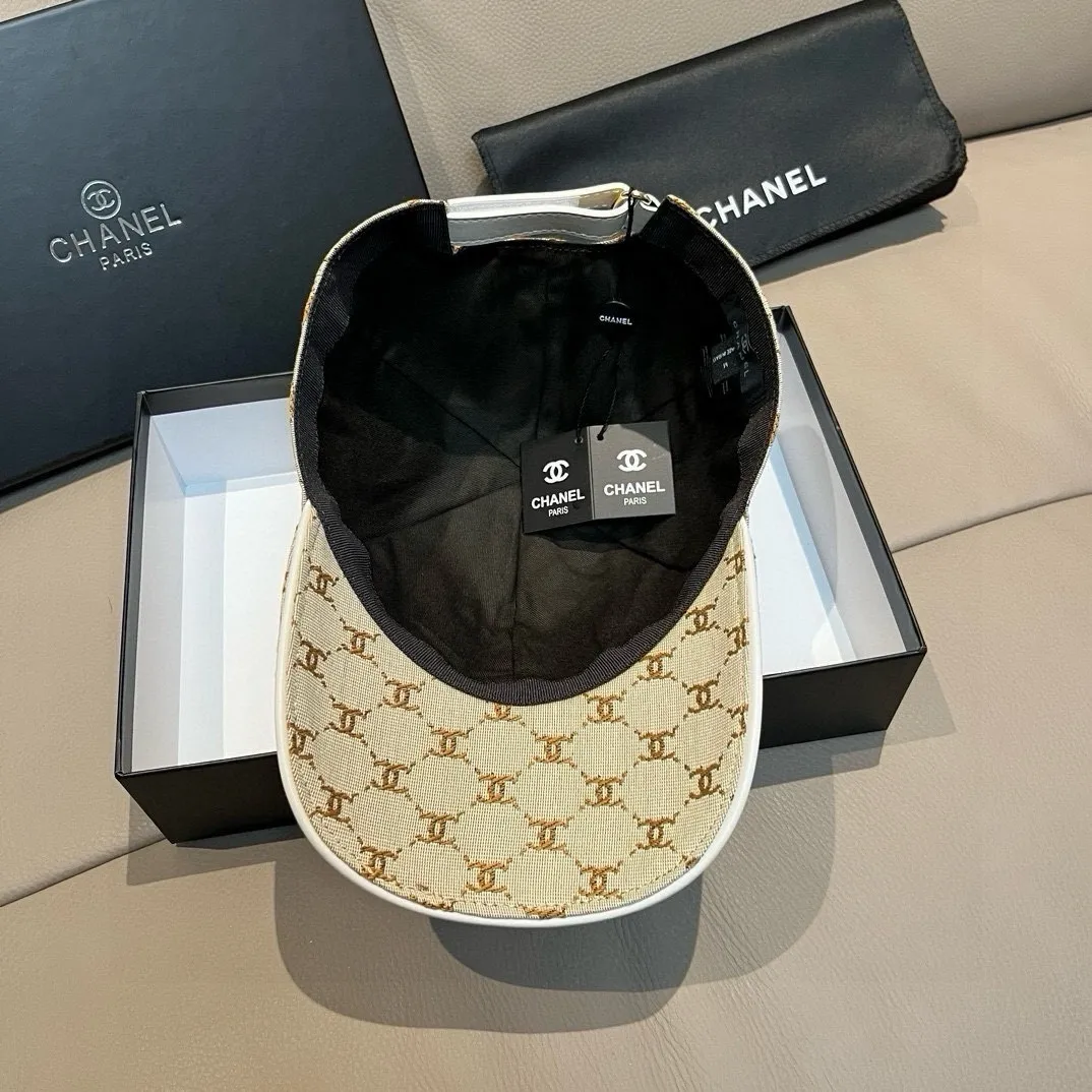 p90 new model shipped!   , Chanel (Chanel) new original baseball cap, small double C jacquard, 1:1 mold opening and customization at the counter, original canvas fabric + first layer of cowhide, light and breathable! The quality is great, the basic head circumference is 56cm, and the patch is adjustable.