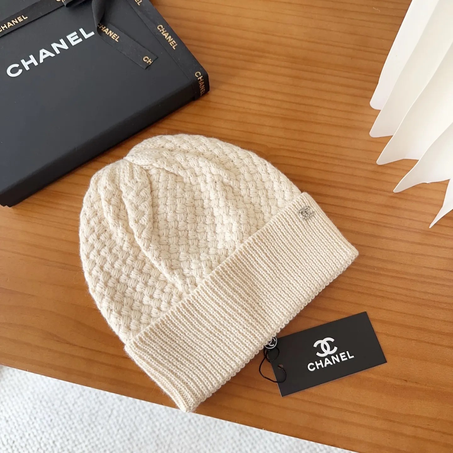💰64 Chanel official website releases CHANEL small and popular knitted hat! Xiaohongshu’s new product is released, it’s so 🉑️, high-elastic fabric, classic colors, same style for men and women.