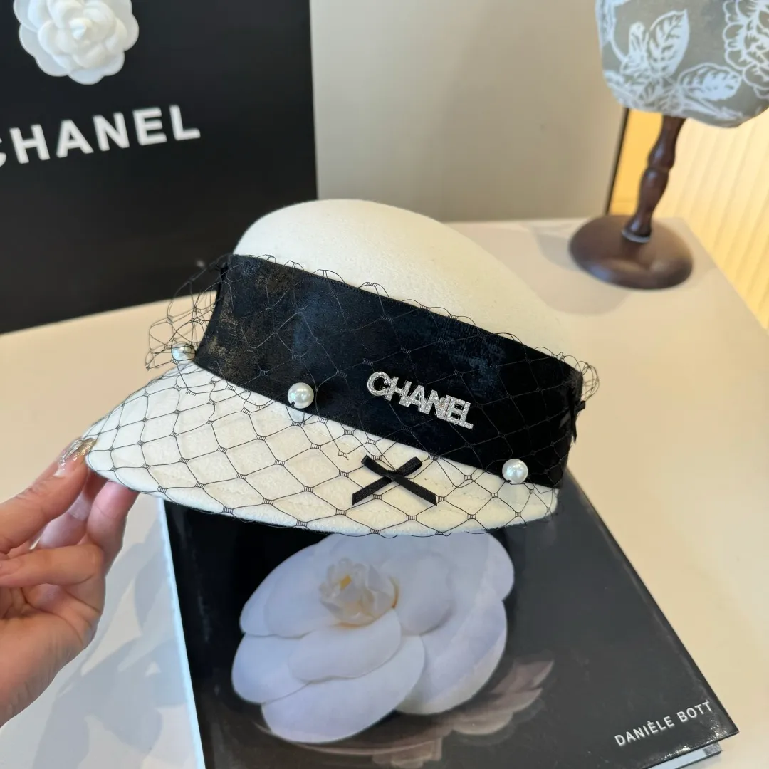💰200¥ White Chanel mesh wool peaked military cap, washed leather brim, 100% wool🦙, head circumference 57cm