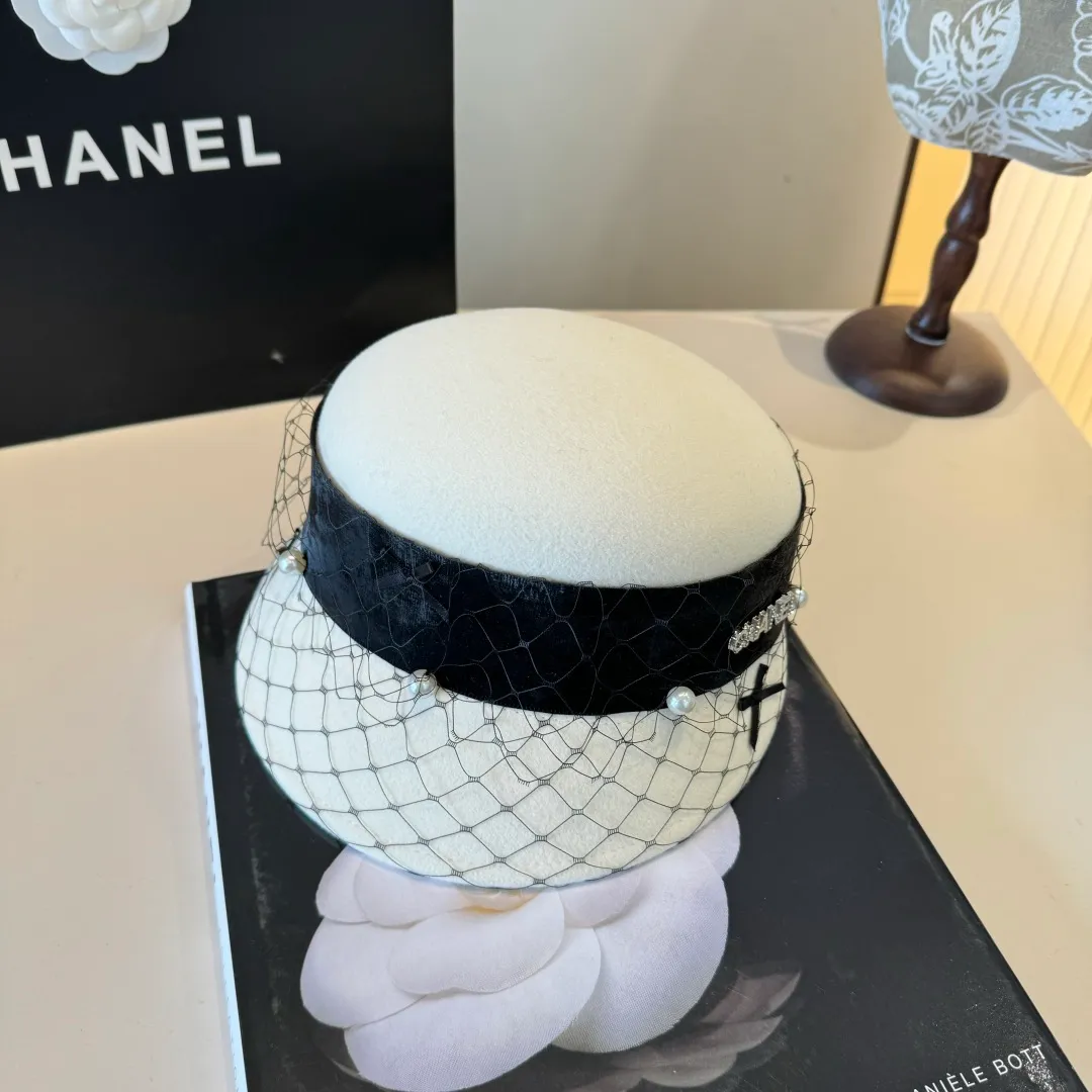 💰200¥ White Chanel mesh wool peaked military cap, washed leather brim, 100% wool🦙, head circumference 57cm