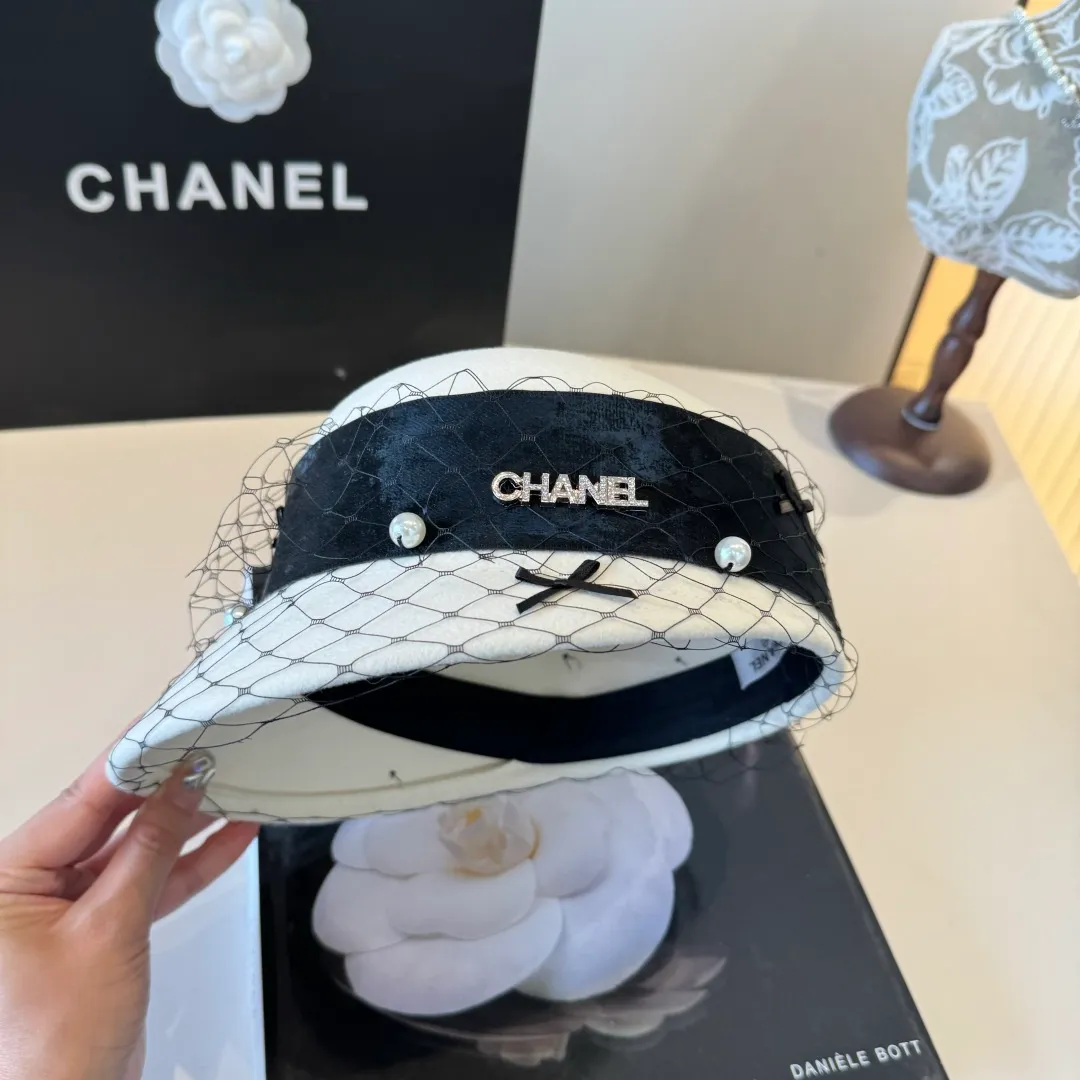 💰200¥ White Chanel mesh wool peaked military cap, washed leather brim, 100% wool🦙, head circumference 57cm