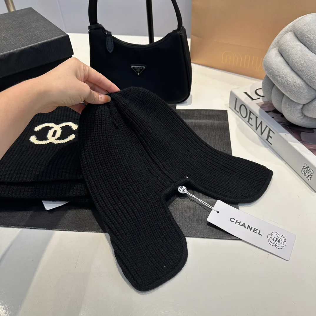 P160 Chane*🆕Chanel 24N new ski series wool hat, hat, scarf set, the popular Lei Feng hat on the Internet, black and white, versatile and cool, can be worn by men and women as a couple, warm and good-looking, a must-have