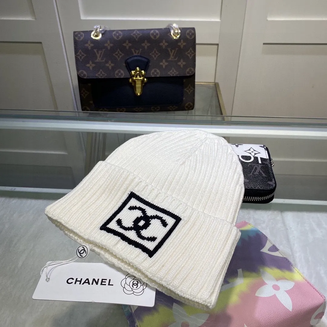 P44 comes with dust bag. CHANEL🎩cashmere wool quality knitted hat, fashionable, good quality, high-end, super soft! Super hot💖The texture is great and it’s great to match when out on the street! Fashion trends! A must-have item for autumn and winter, get it now!
