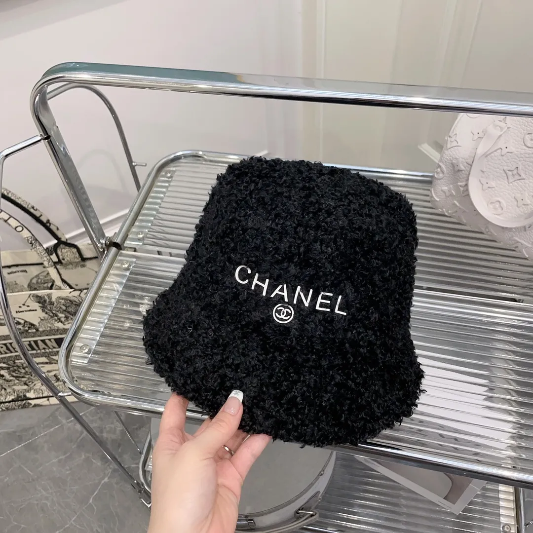 P70 CHANE*Chanel*New Autumn and Winter Teddy Roll Bucket Hat This Teddy Roll is so pretty. It reduces age and keeps you warm. Little fairies love it.