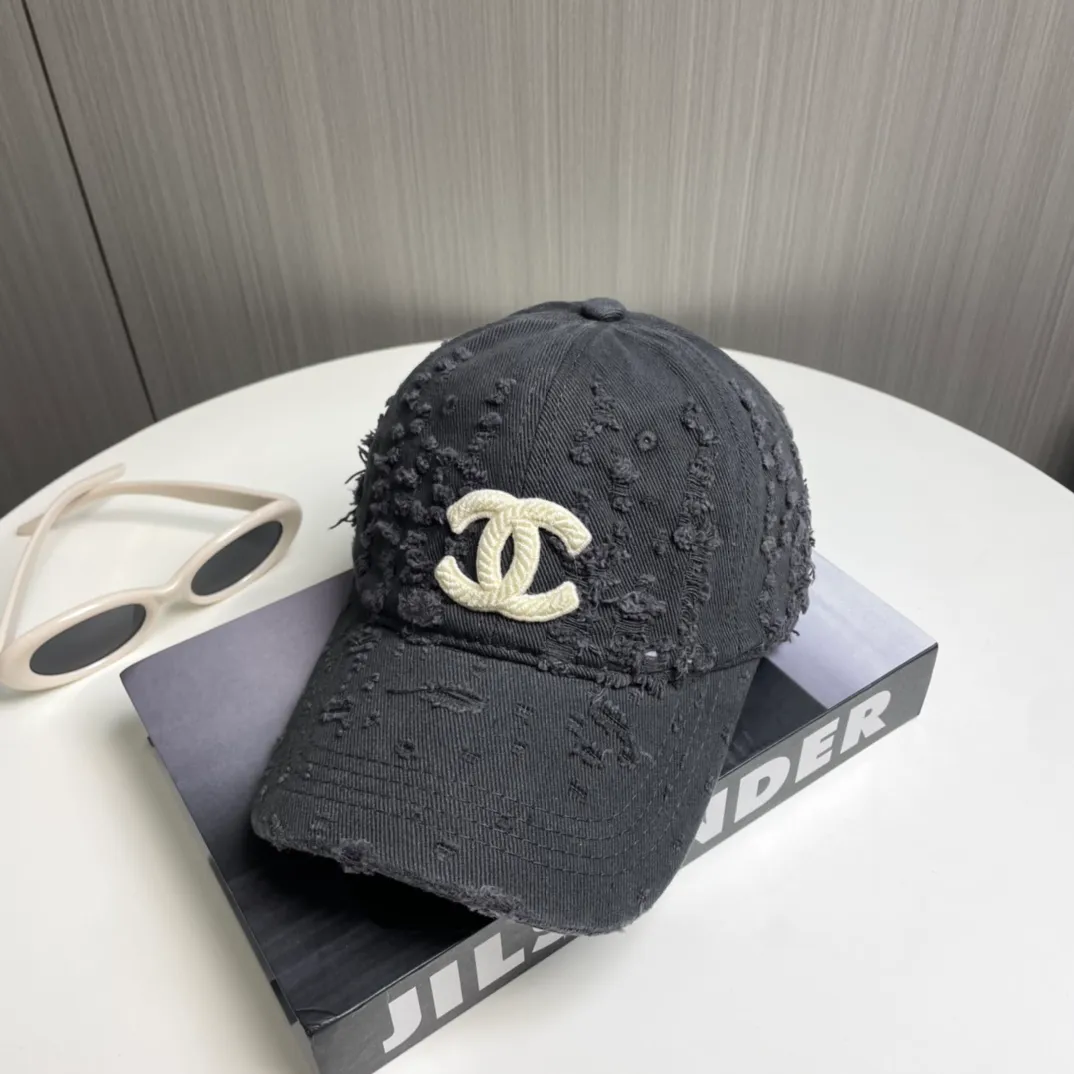 P66 CHANEL 25 new baseball cap, classic and simple logo, fashionable and casual design, popular new product