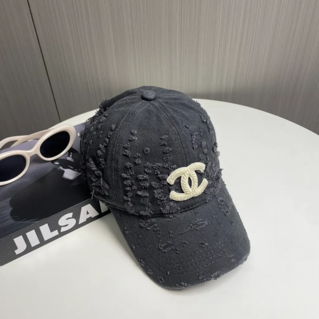 P66 CHANEL 25 new baseball cap, classic and simple logo, fashionable and casual design, popular new product