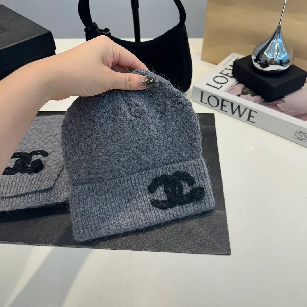 P220 Chanel Chanel knitted cashmere scarf hat set official model
