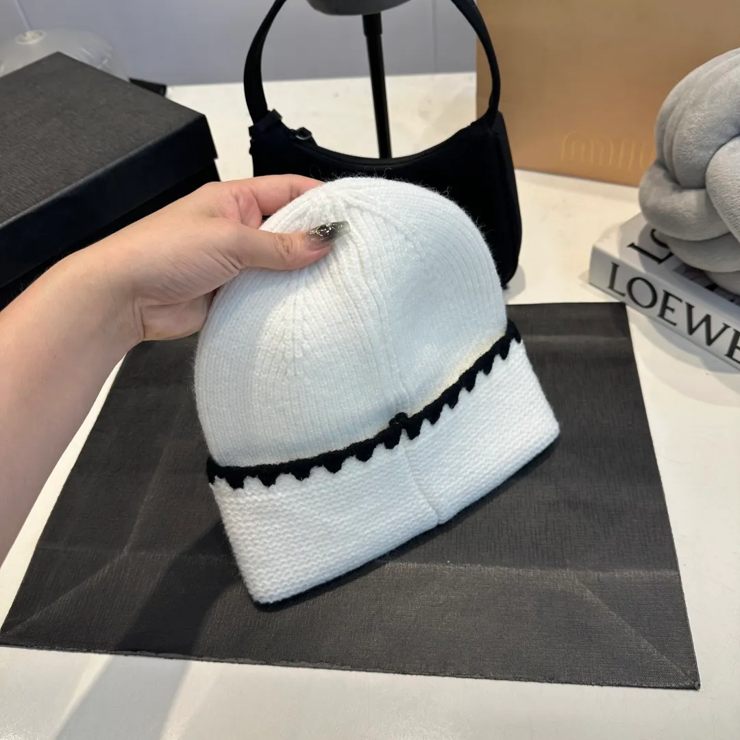 P50 Cha.nel official website quality Chanel autumn and winter woolen hat recommended by Internet celebrity fashion bloggers, Xiaohongshu's popular style, super soft and comfortable knitted hat with excellent elasticity!