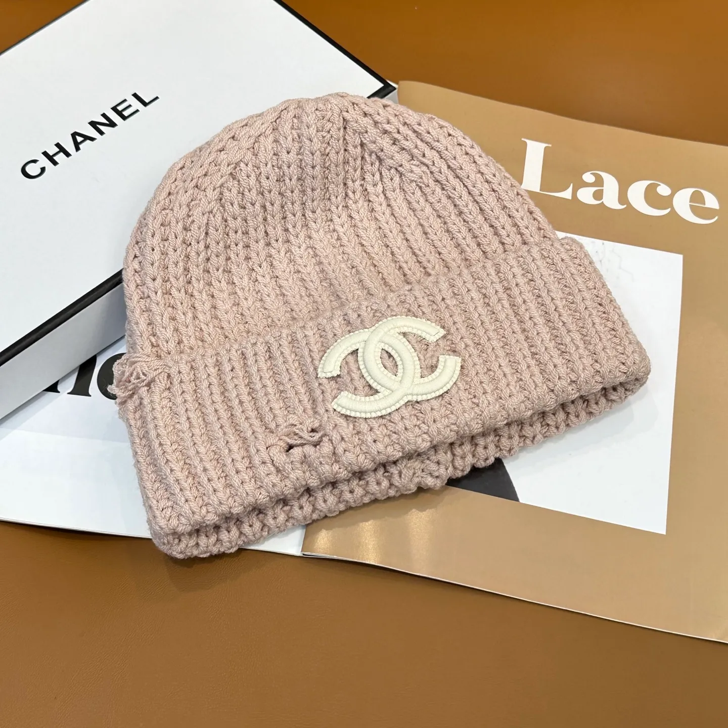 P50 comes with dust bag 🌺 [CHANEL] New knitted hat, Xiaohongshu, recommended by major Internet celebrities! Thicker and warmer, fashionable and popular🌸First-class texture, the best brand for keeping warm in autumn and winter, order now, limited quantity available
