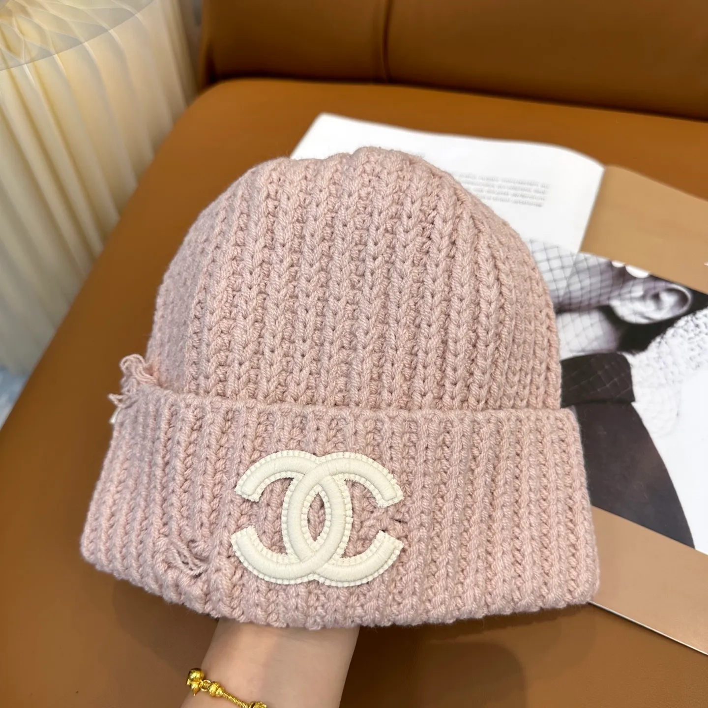 P50 comes with dust bag 🌺 [CHANEL] New knitted hat, Xiaohongshu, recommended by major Internet celebrities! Thicker and warmer, fashionable and popular🌸First-class texture, the best brand for keeping warm in autumn and winter, order now, limited quantity available