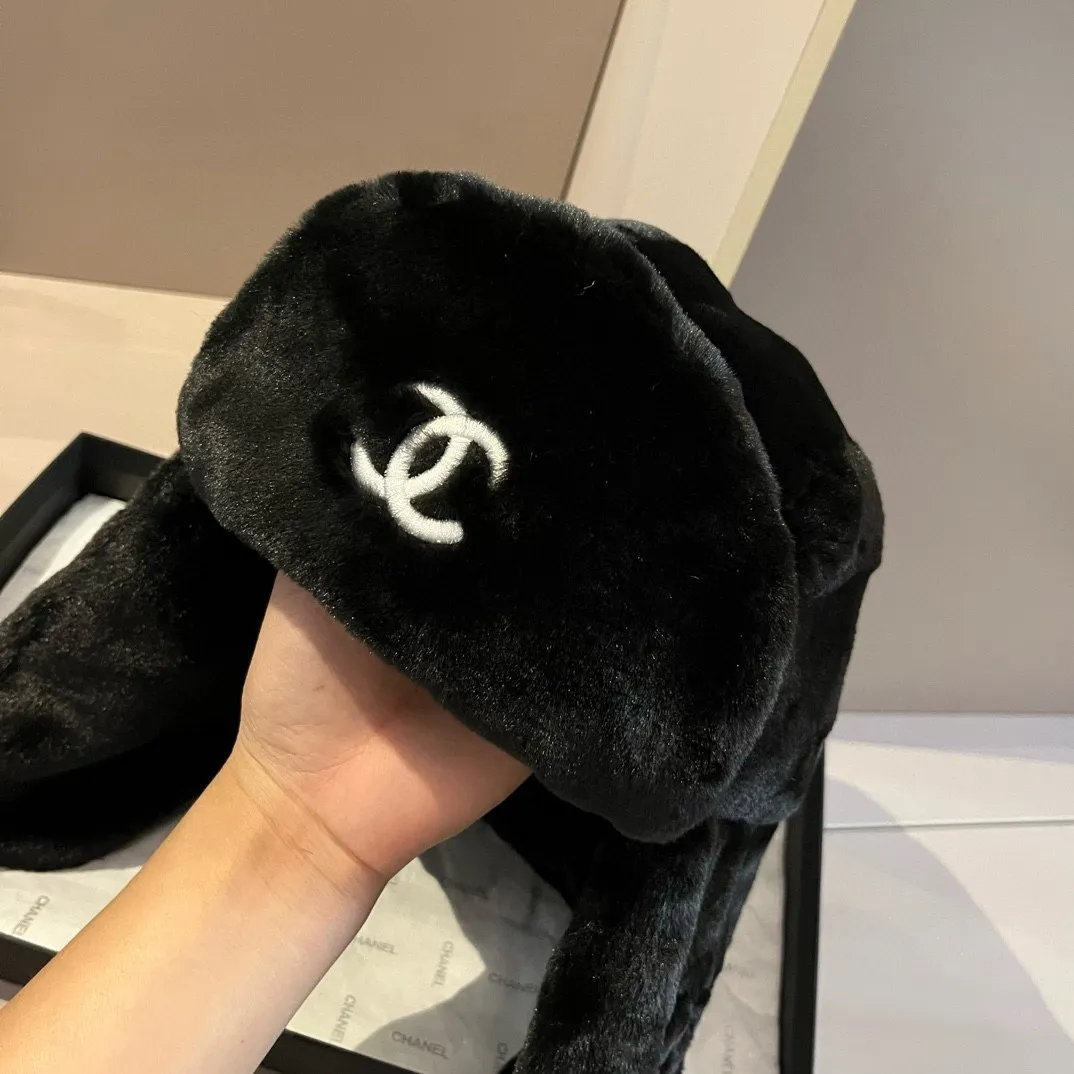 P70 high version thickened rabbit fur Chanel new autumn and winter ear protection hat, rabbit fur cold hat, official model