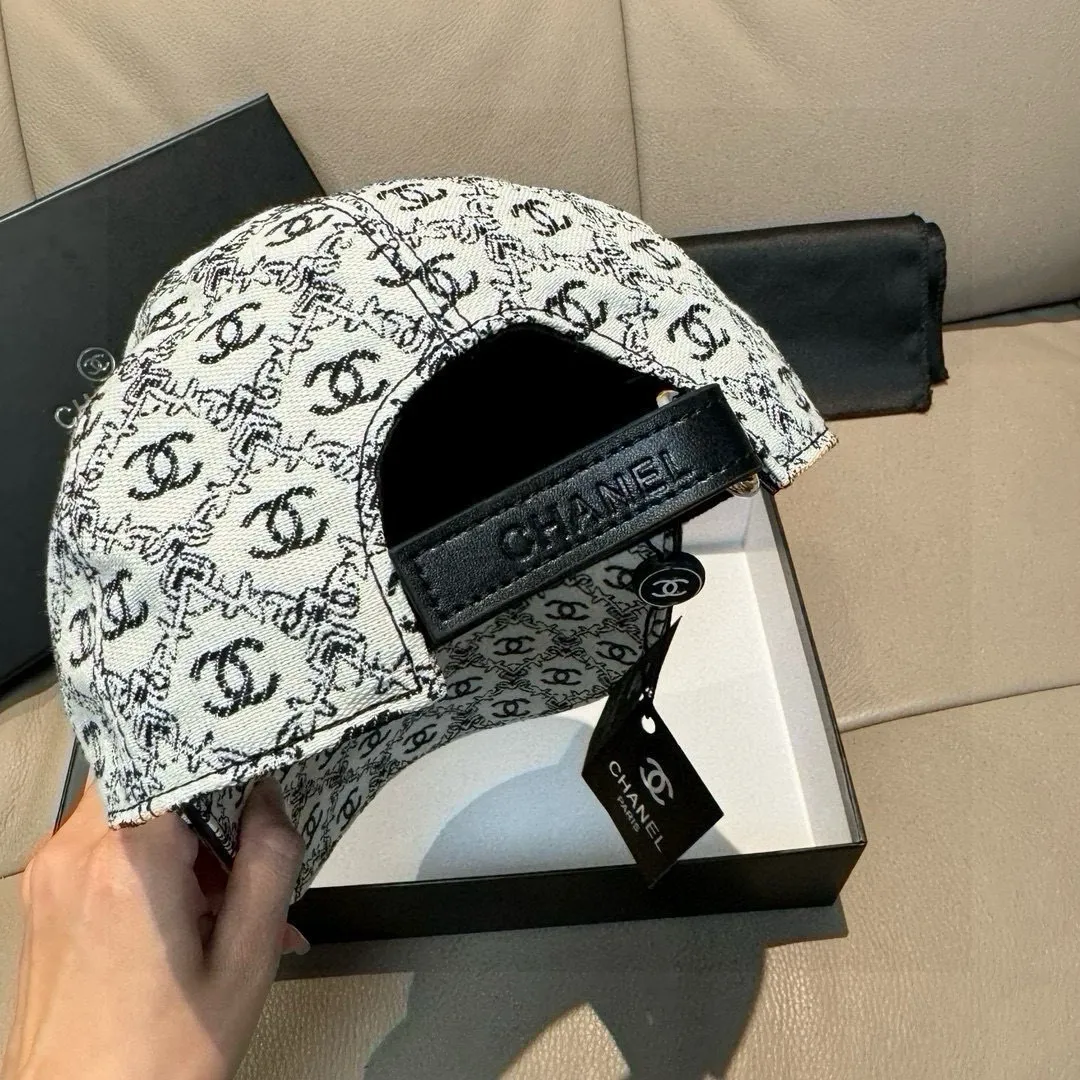 p90 new model shipped!   , Chanel (Chanel) new original baseball cap, small double C jacquard, 1:1 mold opening and customization at the counter, original canvas fabric + first layer of cowhide, light and breathable! The quality is great, the basic head circumference is 56cm, and the patch is adjustable.
