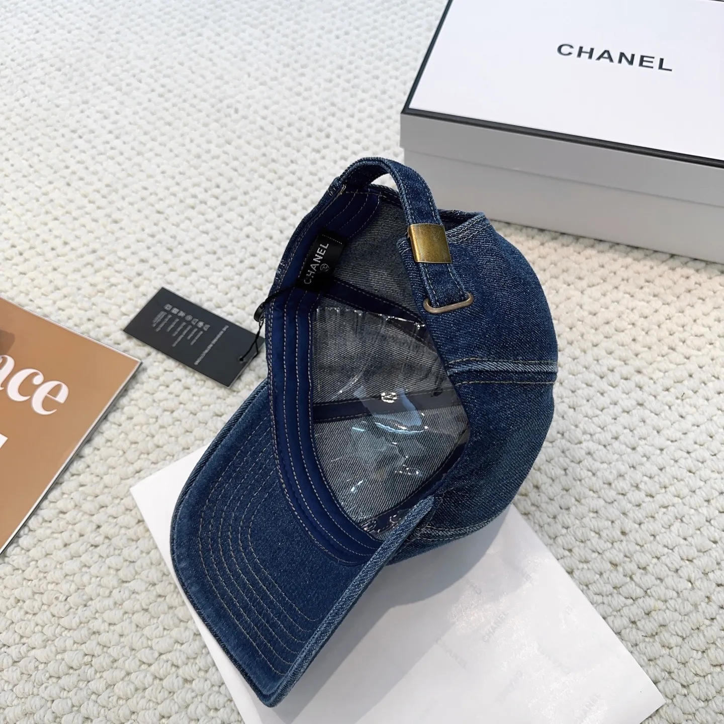 P66 CHANEL Chanel new style 🆕denim blue retro style baseball cap 🧢🔸 Take it out for holiday travel and look beautiful❕ Second-hand style. This kind of hat is not easy to match 😬 Ready in stock