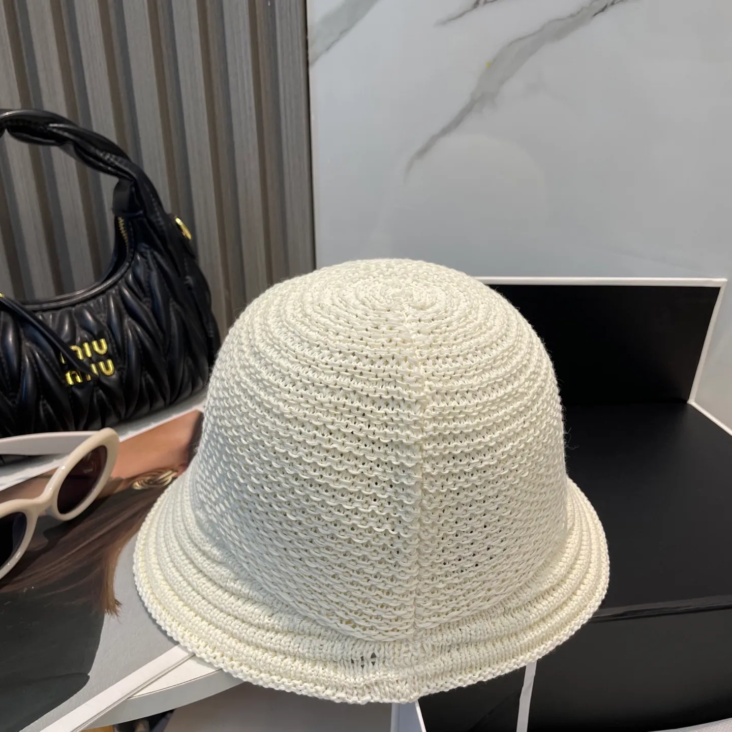P60 CHANEL knitted basin hat, sun protection fisherman hat made of high density, a super tasteful knitted hat ~ the first choice for going out on the street! The shape of the hat is super nice, the color is perfect, and it’s light to carry! A must-have for little fairies🧚Head circumference 57cm