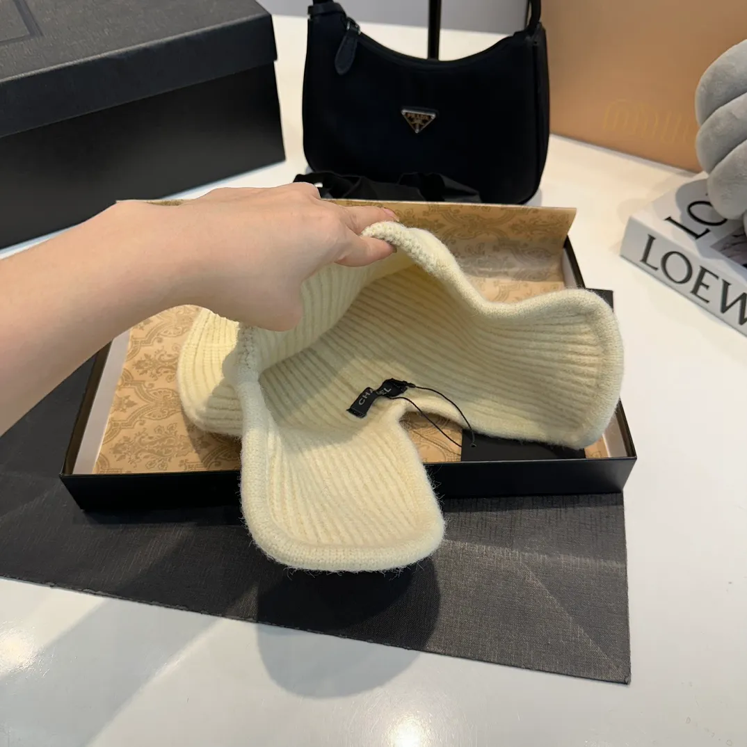 P60 Chane*🆕Chanel 24N new ski series wool hat, the popular Lei Feng hat all over the Internet, black and white, 4 colors, versatile and cool, can be worn by men and women as a couple, warm and good-looking, a must-have