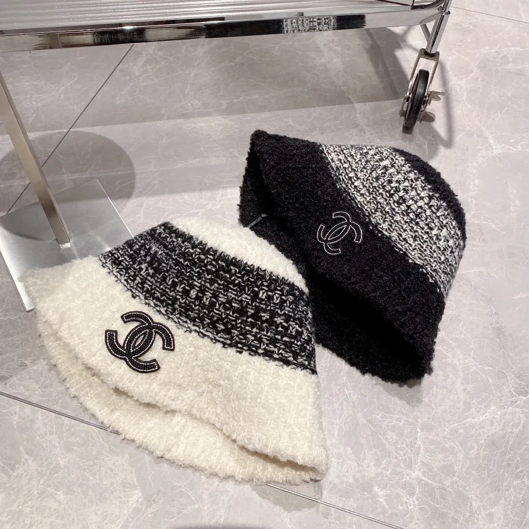 Special batch of 70 Chanel Chanel new hand-grip fisherman hat, new autumn and winter striped hat