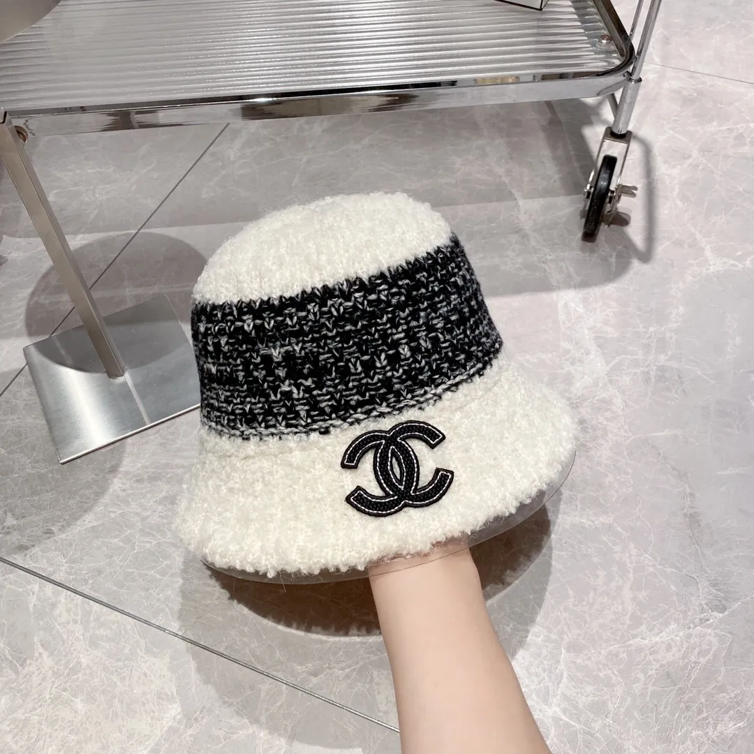 Special batch of 70 Chanel Chanel new hand-grip fisherman hat, new autumn and winter striped hat