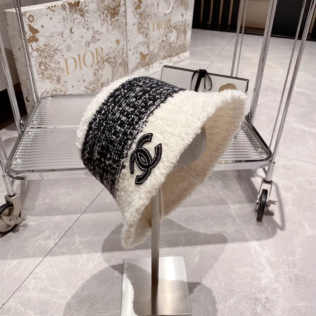 Special batch of 70 Chanel Chanel new hand-grip fisherman hat, new autumn and winter striped hat