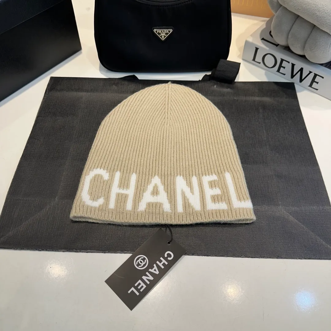 P70 2025 Official Chanel Chanel Autumn and Winter Beanie Recommended by Internet Celebrity Fashion Bloggers, Xiaohongshu Popular Style, Knitted Beanie with Super Soft and Comfortable Feel, Excellent Elasticity!