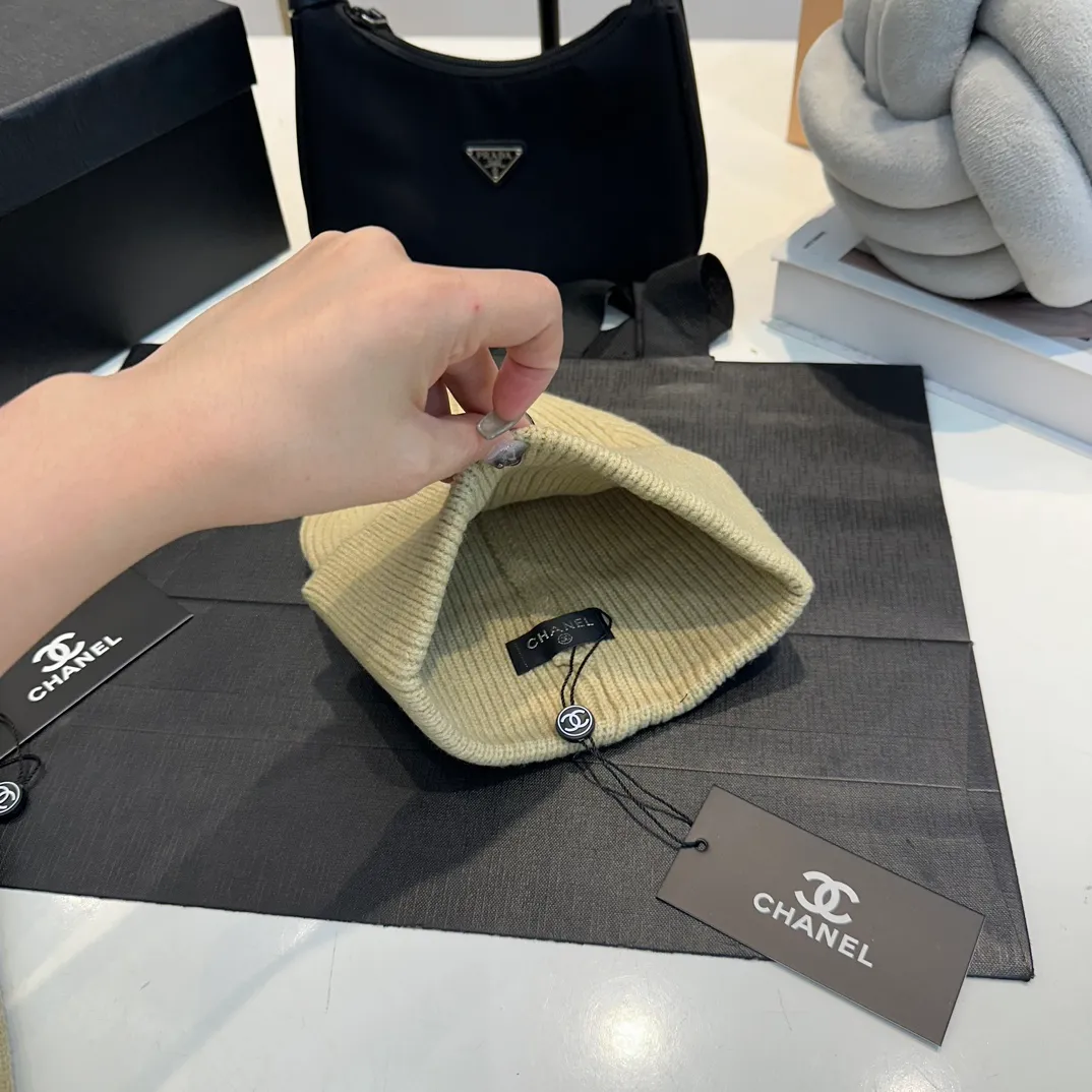 P170 Chanel Beanie Hat Set Hat Scarf Hat + Scarf + Gloves